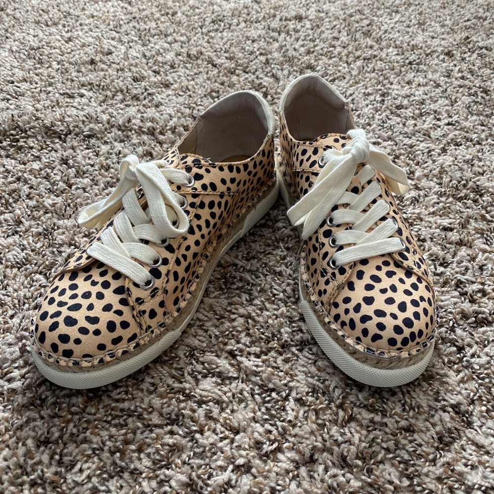 Brand new never worn Dolce Vita espadrilles